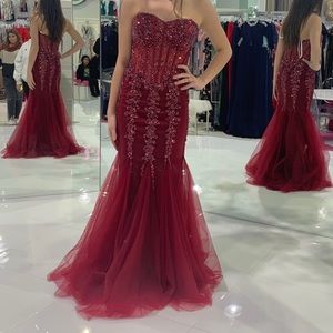 New Size 2 Maroon prom dress Only worn to try on